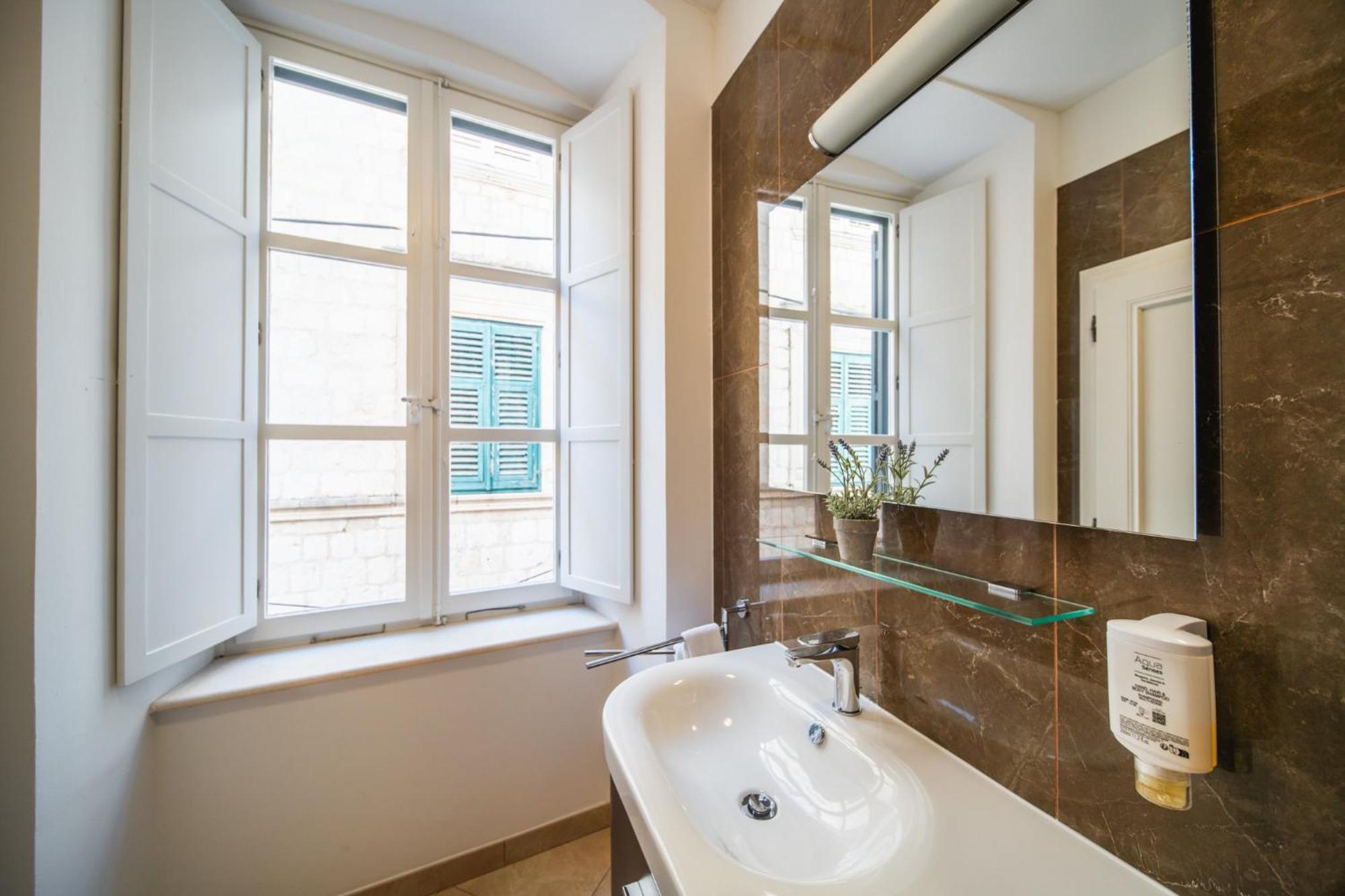 Sunce Palace Apartments With Free Offsite Parking دوبروفينك المظهر الخارجي الصورة