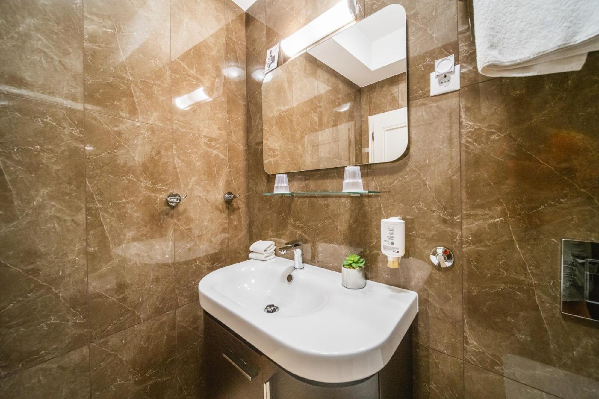 Sunce Palace Apartments With Free Offsite Parking دوبروفينك المظهر الخارجي الصورة